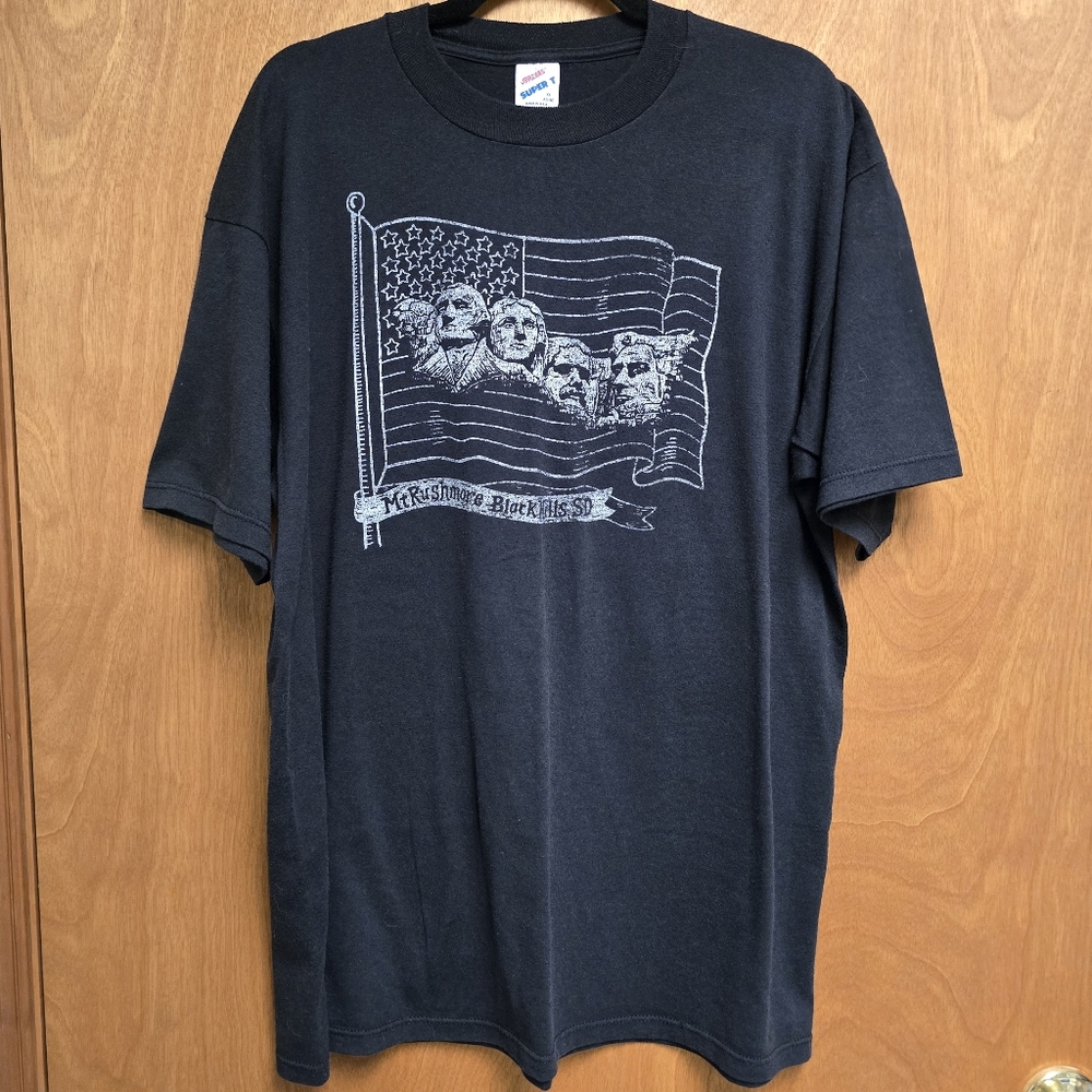 🟦 Vintage Mt Rushmore T-shirt